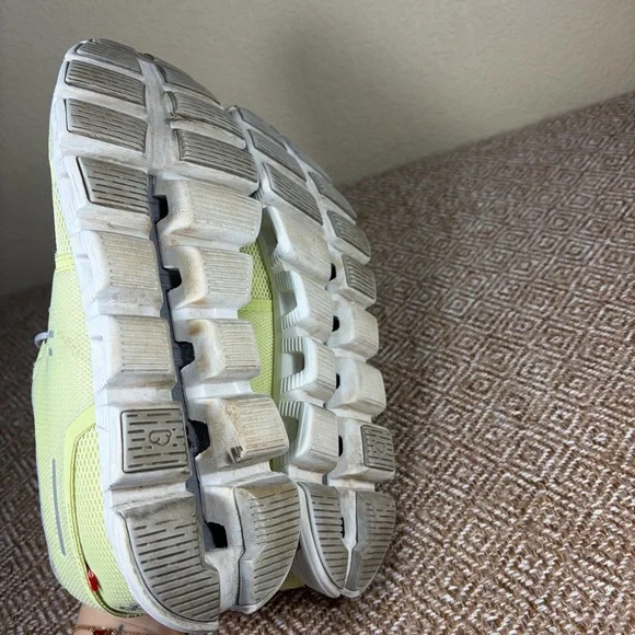 On Cloud 5 Womens 9.5 Shoes Yellow Running Walking Gym Swiss Sneaker Athletic - Picture 5 of 8
